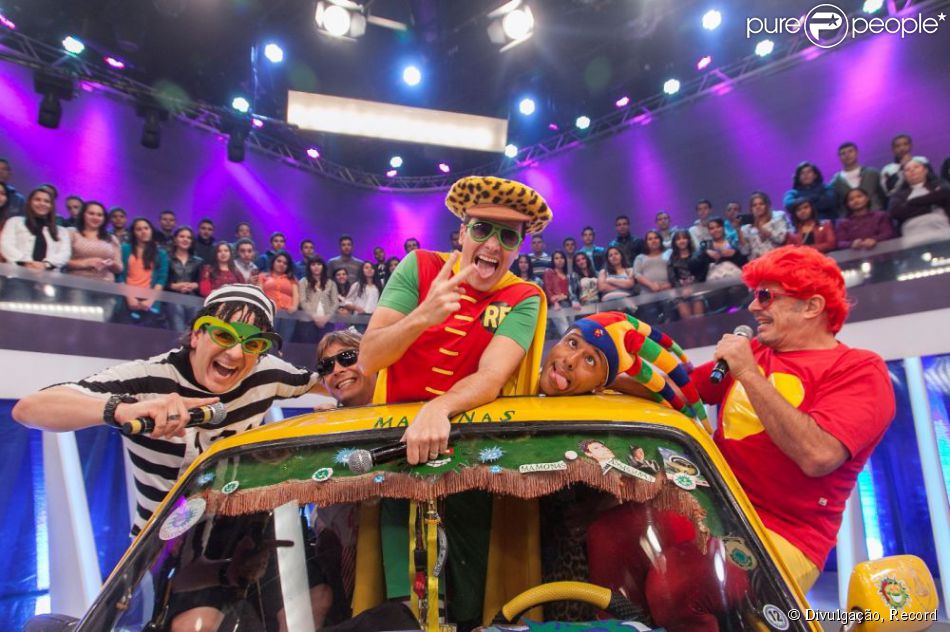 Girl gives hand job to friend