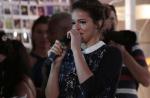 Emoção de Bruna Marquezine marca lançamento da novela 'Em Família'