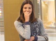 Camila Queiroz, noiva de Klebber Toledo, exibe aliança em dia de shopping no Rio