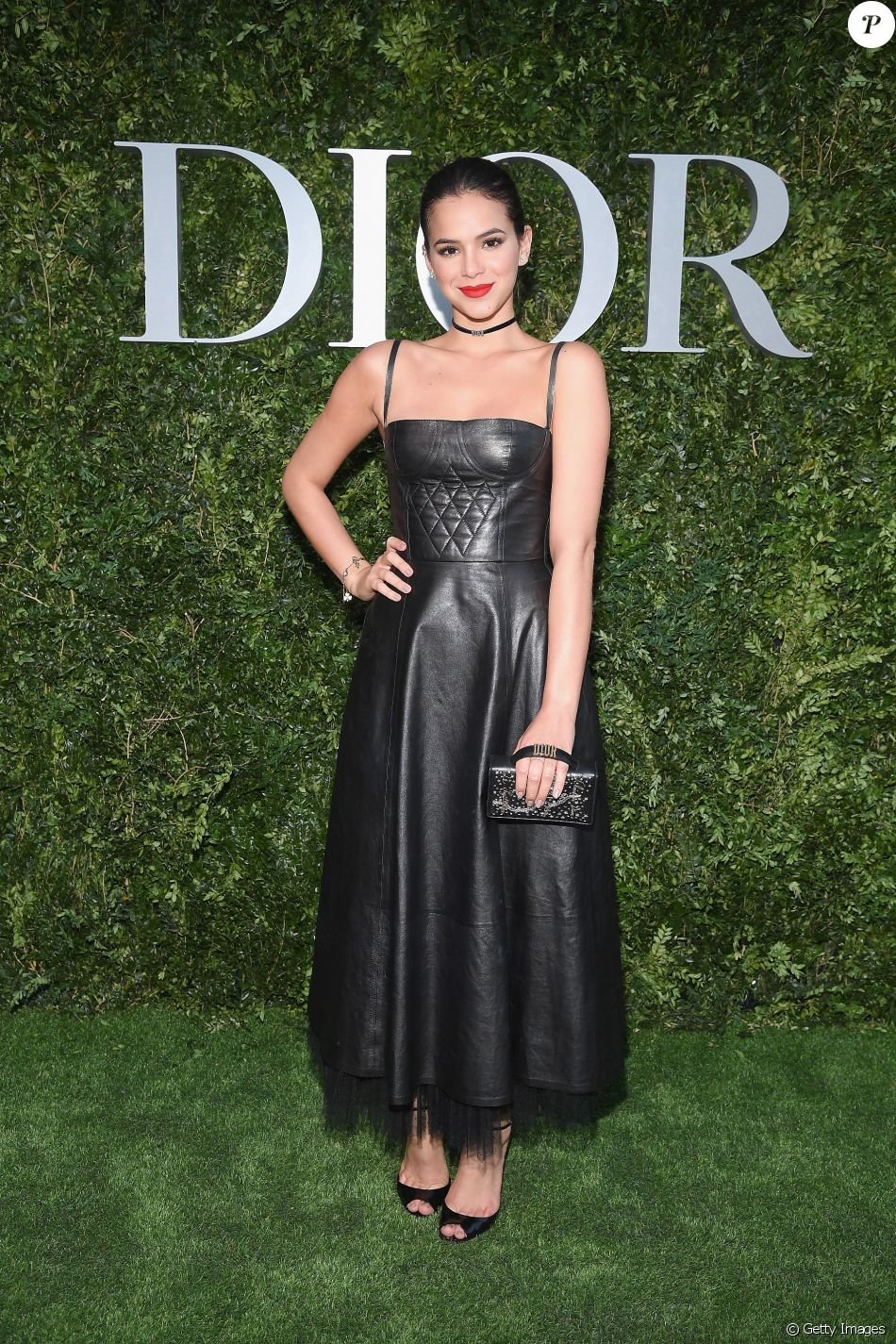 Bruna Marquezine prestigiou o desfile de alta-costura que celebrou os 70 anos da Dior, em Paris, na França, em 3 de julho de 2017