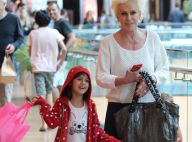 Ana Maria Braga passeia com filha e netas e posa para fotos com fã mirim. Veja!