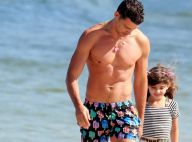 Cauã Reymond se diverte com filha, Sofia, de 5 anos, em praia do Rio. Fotos!