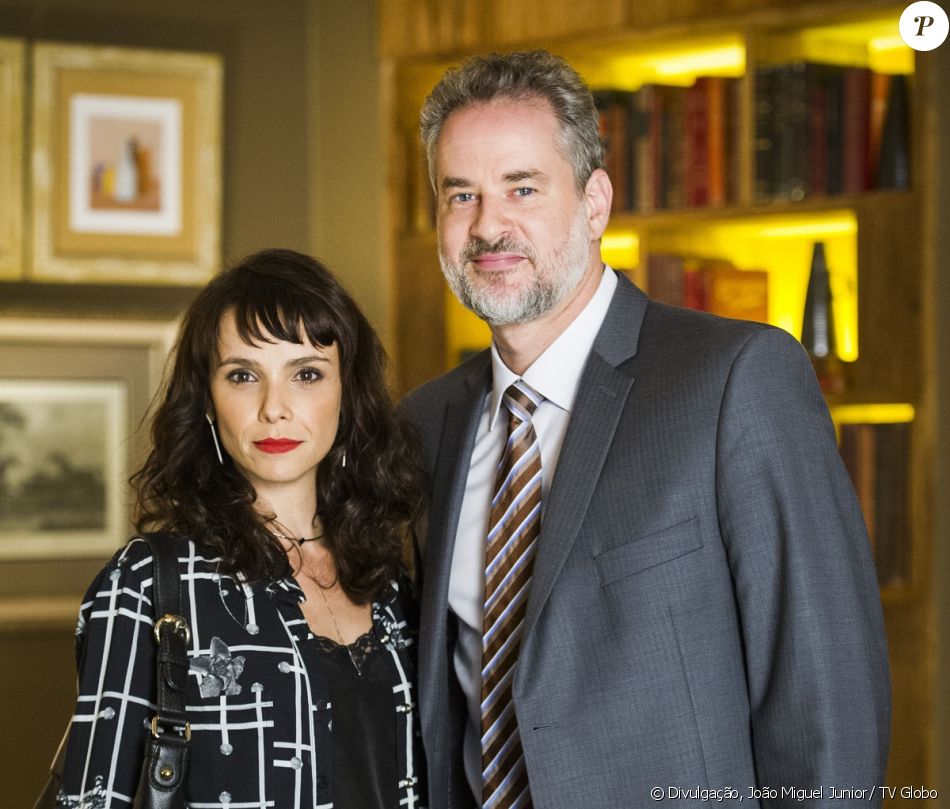 Irene (Débora Falabella) tenta convencer Eugênio (Dan Stulbach) a viajar com ela, para evitar ser desmascarada, na novela 'A Força do Querer', a partir de 31 de julho de 2017