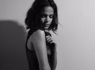Bruna Marquezine posa de biquíni e exibe curvas: 'Vou sentir saudades, verão'