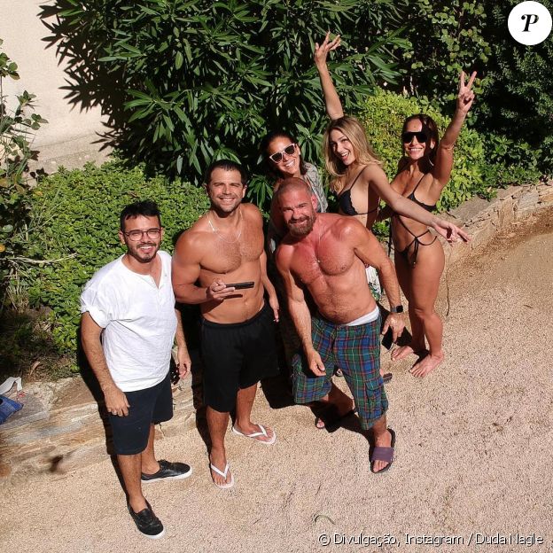 Bruna Marquezine curtiu dias ensolarados de Saint-Tropez, na França, na companhia de Sasha Meneghel, Sabrina Sato, Duda Nagle e amigos
