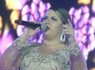 Marília Mendonça brinca ao enviar recado em show: 'Aqui não pode ligar para ex'