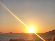 Bruna Marquezine curte festa durante pôr do sol em praia da Grécia