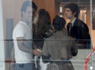 Marina Ruy Barbosa troca carinhos com noivo, Xandinho Negrão, em shopping. Fotos