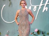 Jennifer Lawrence surpreende em look sexy com aplicações em première. Fotos!