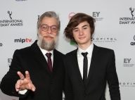 Fabio Assunção, com visual barbudo, leva o filho, João, ao Emmy. Veja fotos!