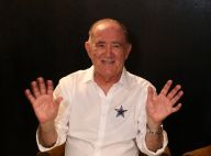 Renato Aragão recebe famosos em lançamento de livro e planeja: 'Vem filme aí'