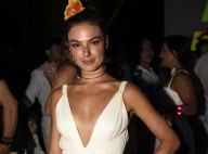 Solteira, Isis Valverde passa Réveillon em Noronha com look decotado. Fotos!
