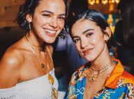 Marquezine usa look com transparência e curte show de DJ de 11 anos em Noronha