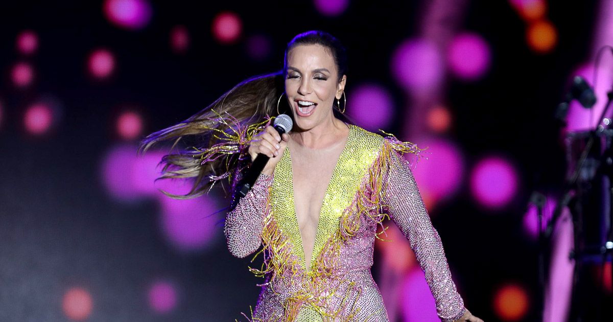 Ivete Sangalo Apostou Em Um Figurino Muito Brilho Para O Show Em