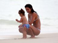 Que fofura! Yanna Lavigne curte praia com a filha e exibe corpão. Veja fotos!