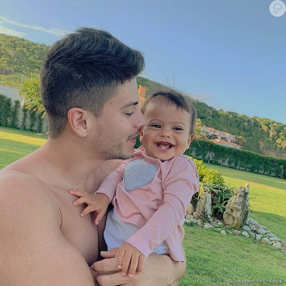 Arthur Aguiar E Filha Encantam A Web Em V Deo Purepeople