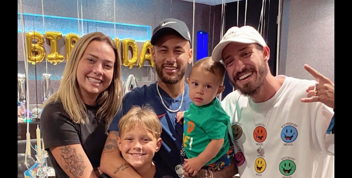 Foto Neymar mostra foto do filho Davi Lucca em nova cidade após