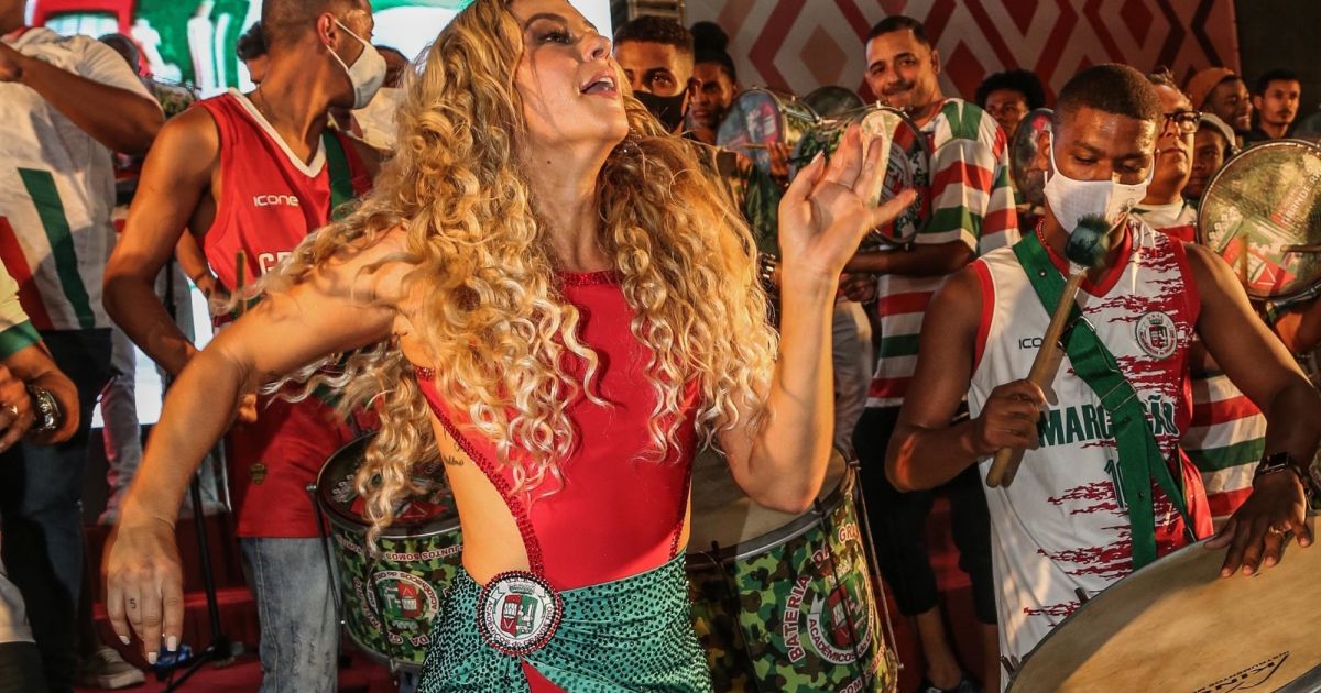 Paolla Oliveira Se Divertiu Ao M Ximo Em Evento De Escolha Do Samba