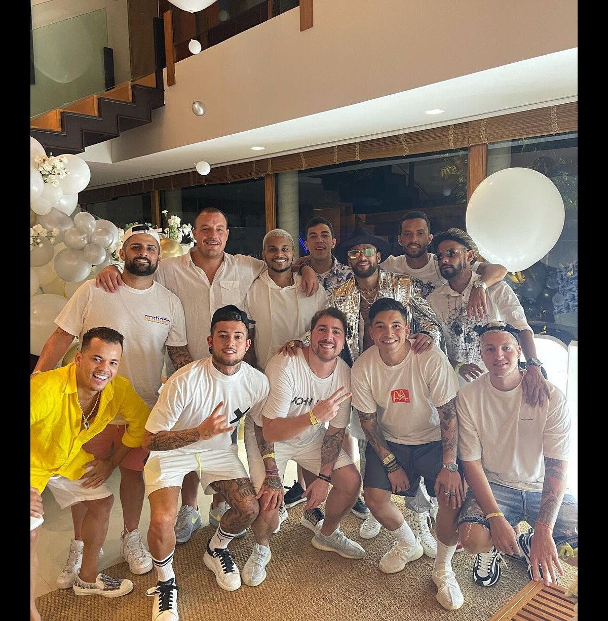 Foto Neymar mudou de planos e optou por virada na sua mansão de