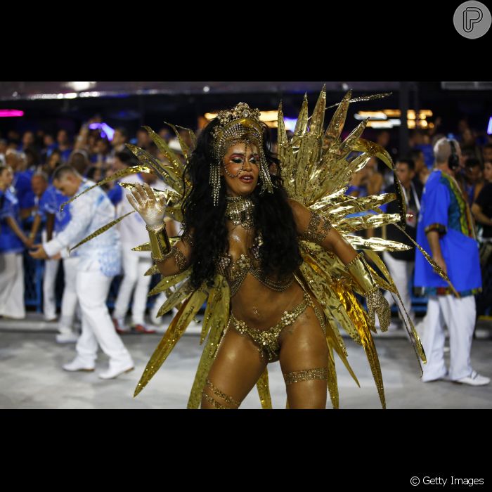 Rainha de Bateria da Beija Flor Raissa Oliveira brilhou à frente da