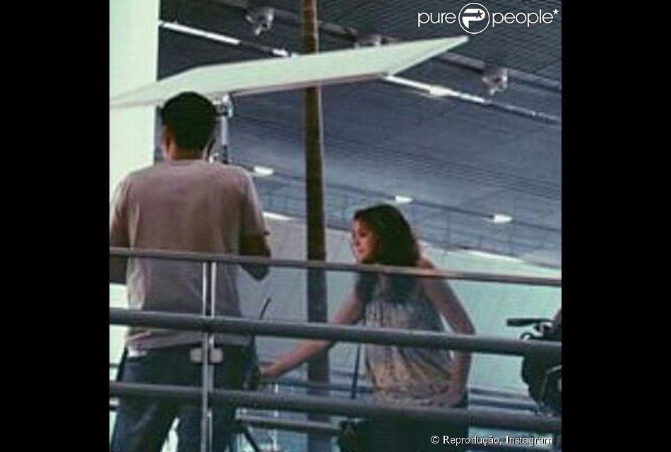 502168-bruna-marquezine-foi-flagrada-no-