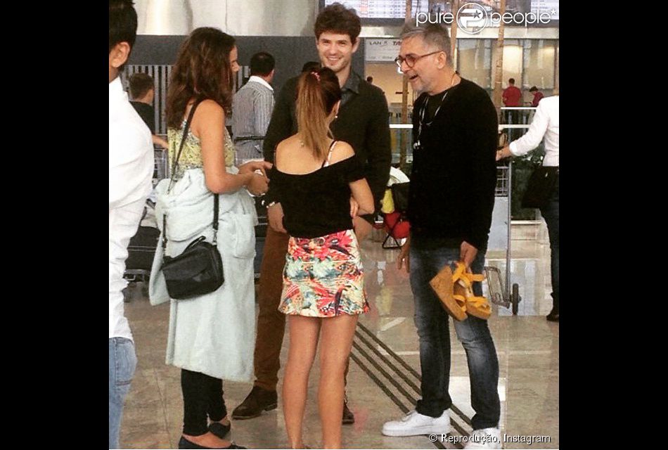 511573-bruna-marquezine-nos-bastidores-d