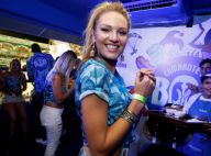 Candice Swanepoel curte Carnaval em camarote com Sabrina Sato e Fernanda Motta