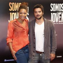 Juliana Alves foi com o namorado, Guilherme Duarte, à pré-estreia do longa-metragem 'Somos Tão Jovens'