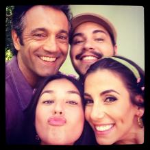 Tania Khalill publicou em seu Instagram uma foto de um momento de descontração ao lado de Yanna Lavigne, Thiago Abravanel e Domingos Montagner