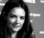 Katie Holmes fica triste com as críticas negativas sobre sua atuação, em dezembro de 2012