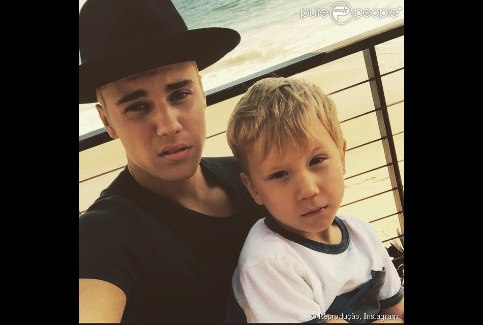 Justin Bieber chamou a atenção pela semelhança física com o irmão caçula em foto postada no Instagram
