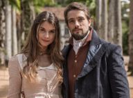 Novela 'Além do Tempo': Felipe e Lívia vão juntos para Belarrosa e se beijam
