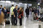 'Amor à Vida': Veja fotos de Paloma e Bruno à procura de Paulinha no aeroporto