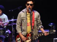 Sergio Guizé, o Candinho de 'Êta Mundo Bom', faz show com banda Tio Che. Vídeo!