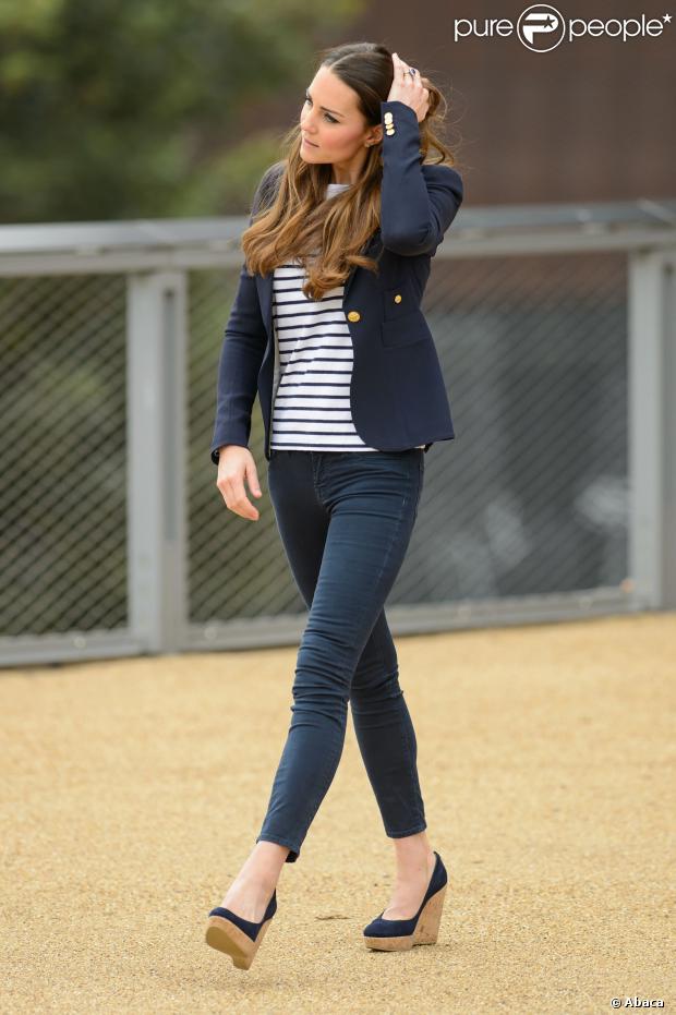 Kate Middelton fez sua primeira aparição oficial como patrona da organização Sportaid Athlete Workshop, na manhã desta sexta-feira, 18 de outubro de 2013, em Londres