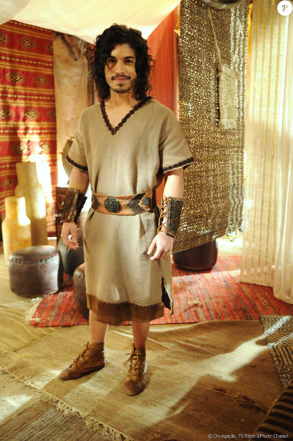Rune (Douglas Sampaio) é escolhido como noivo de Livana (Letícia Medina), pelo pai dela, Elidade (Guilherme Leme Garcia). Fica paralítico, ao sofrer um acidente, na novela 'A Terra Prometida'