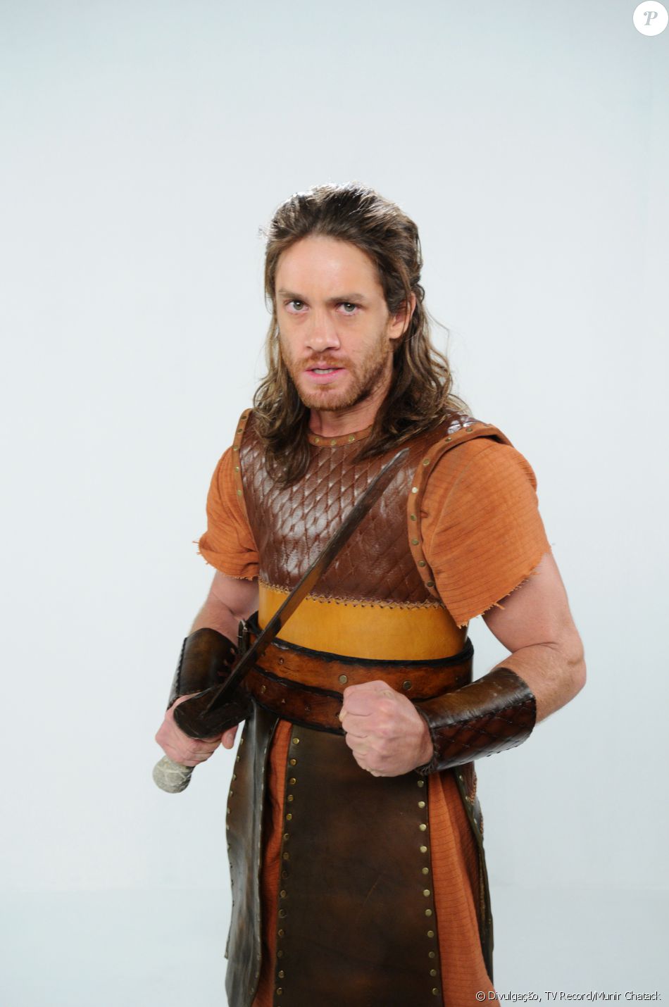 Otniel (Leonardo Miggiorin) é subemestimado pelos outros guerreiros que se torna o primeiro Juiz de Israel, na novela 'A Terra Prometida'