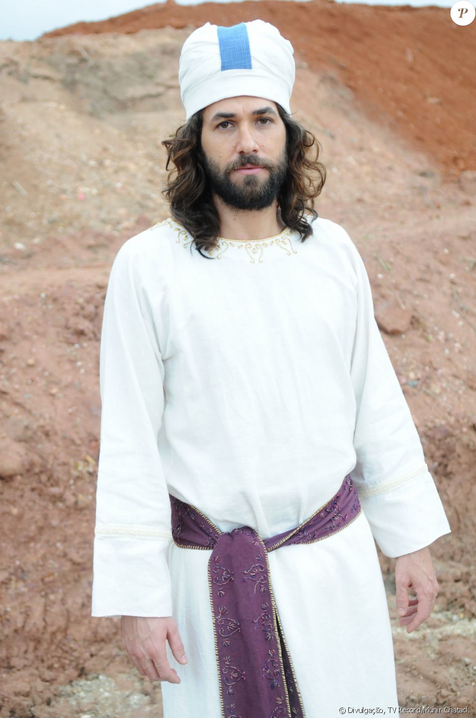 Finéias (Rafael Queiroz) é o filho de Eleazar (Bernardo Velasco). Embora seja sacerdote, quer duelar, na novela 'A Terra Prometida'