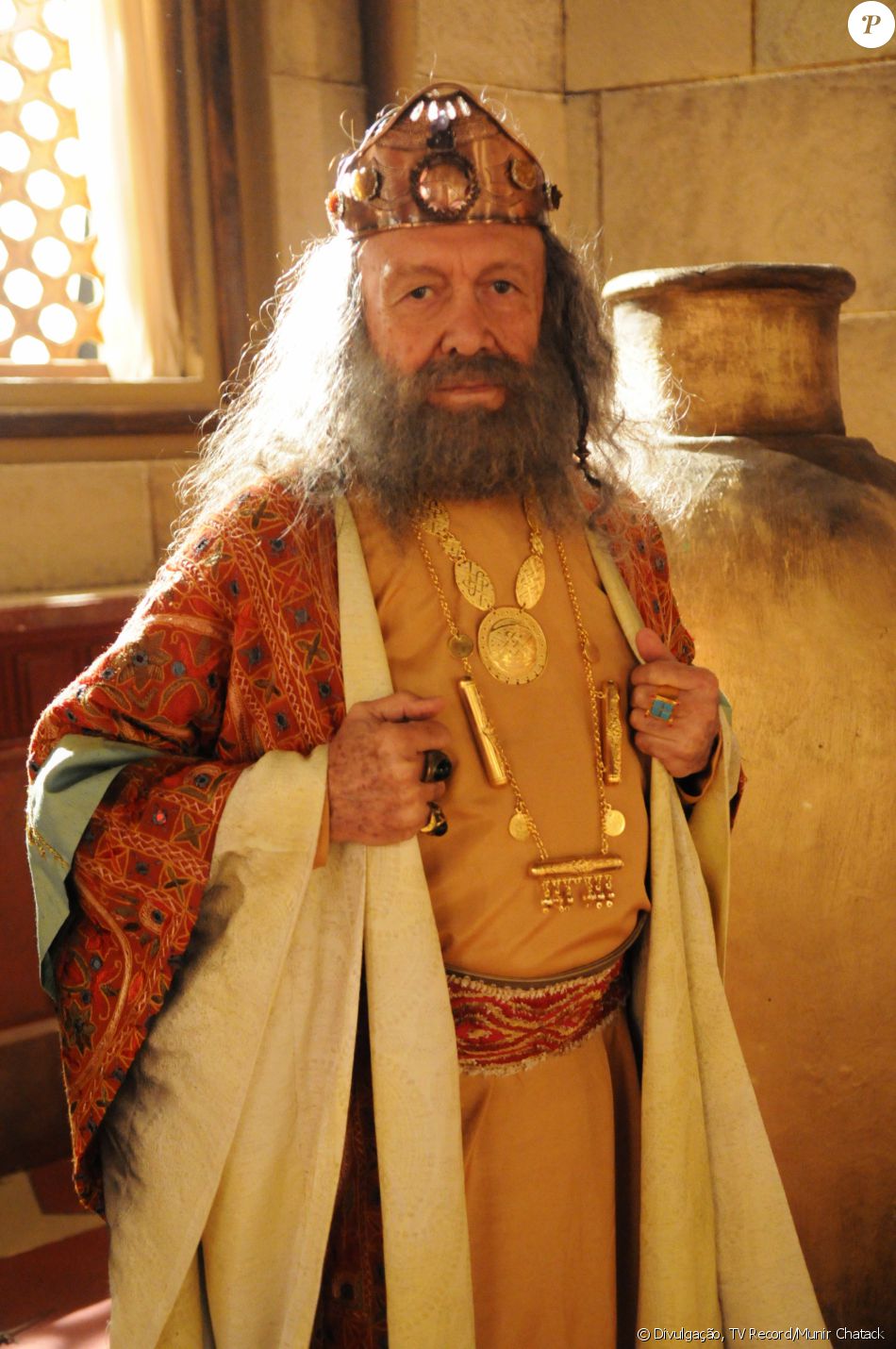 Durgal (Roberto Frota) é o velho rei de Ai, na novela 'A Terra Prometida'