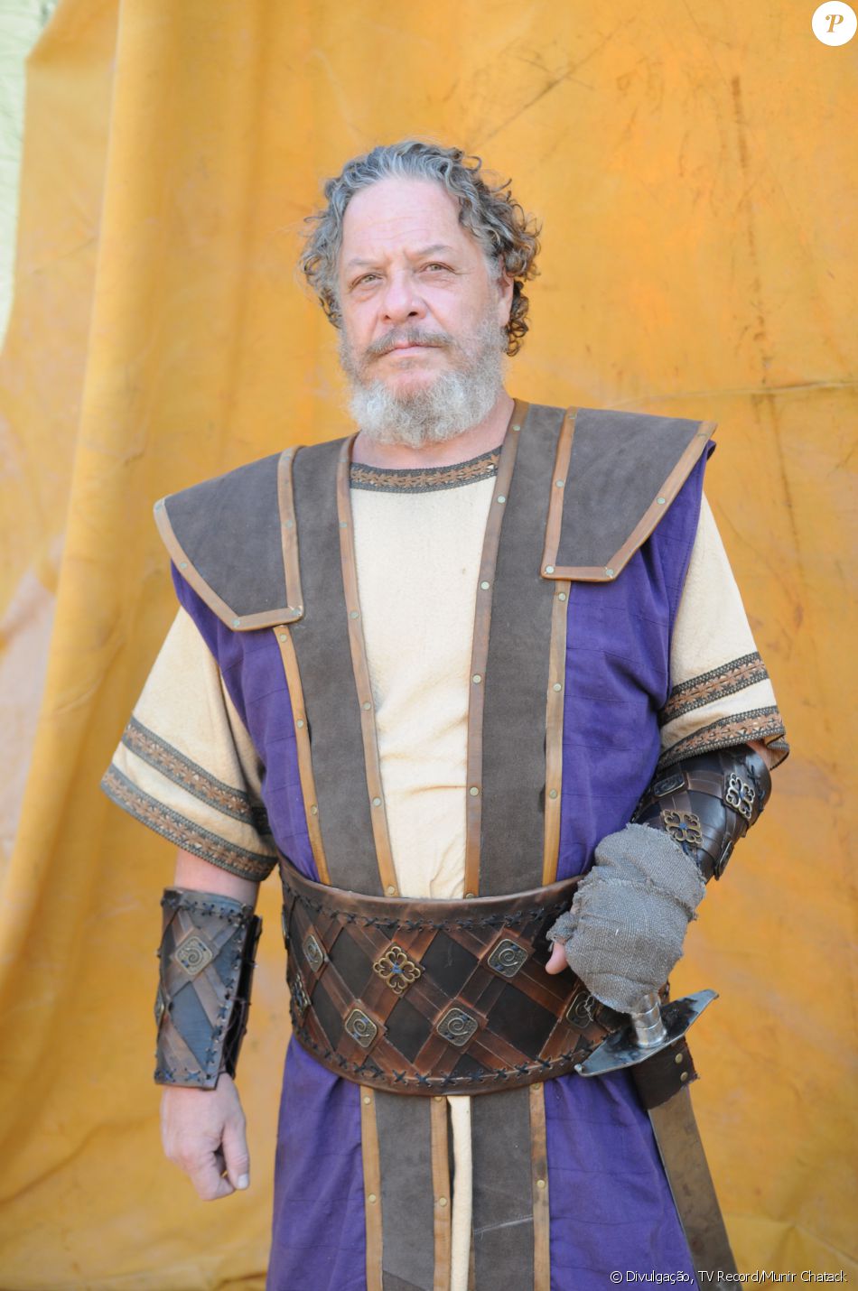 Pedael (Ernani Moraes) lidera a tribo Naftali. Pai de Isaque (Daniel Erthal) e Temá (Osmar Silveira), gosta de festas e música, na novela 'A Terra Prometida'