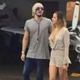 Luan Santana foi visto com a modelo Indiara Siqueira em um aeroporto no início de junho