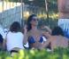 Alinne Moraes pega sol em praia de Trancoso, na Bahia