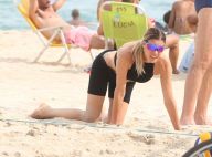 Fernanda Lima leva tombo e mostra boa forma ao jogar vôlei na praia. Fotos!