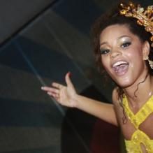 Atriz Juliana Alves, como sempre, deu show de samba na quadra da Unidos da Tijuca