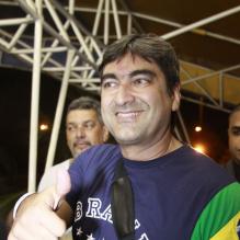 O apresentador Zeca Camargo prestigou a performance de Juliana Alves