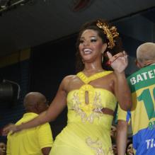Juliana Alves samba no Rio na madrugada deste domingo, 3 de fevereiro de 2013