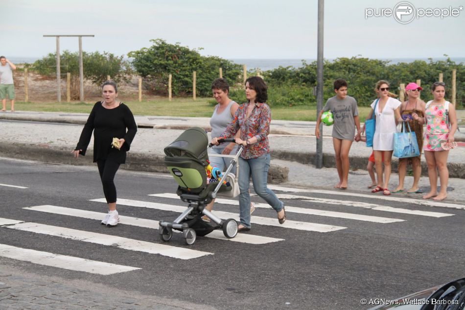 Larissa Maciel é flagrada em momento de folga com a filha, Milena