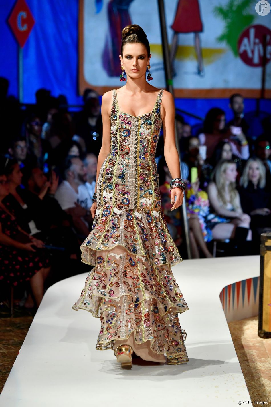 Os palhaÃ§os alegraram a plateia que estava presente no desfile da Moschino