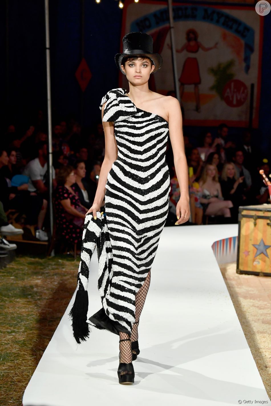 O animal print Ã© outra tendÃªncia que deu as caras na nova coleÃ§Ã£o Moschino