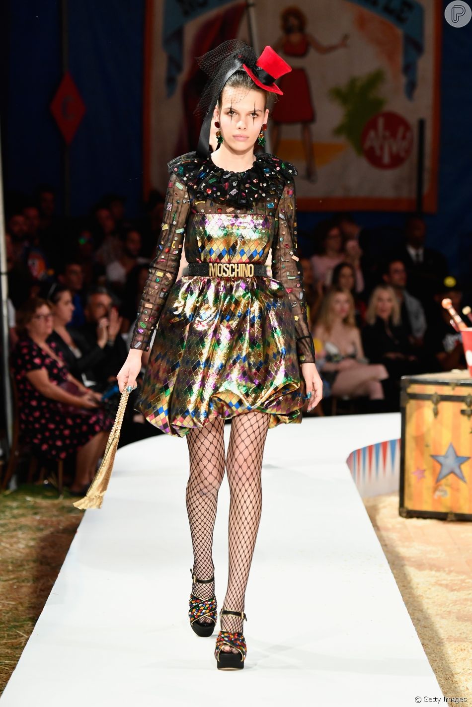 Jeremy Scott optou por uma coleção cheia de cores e estampas